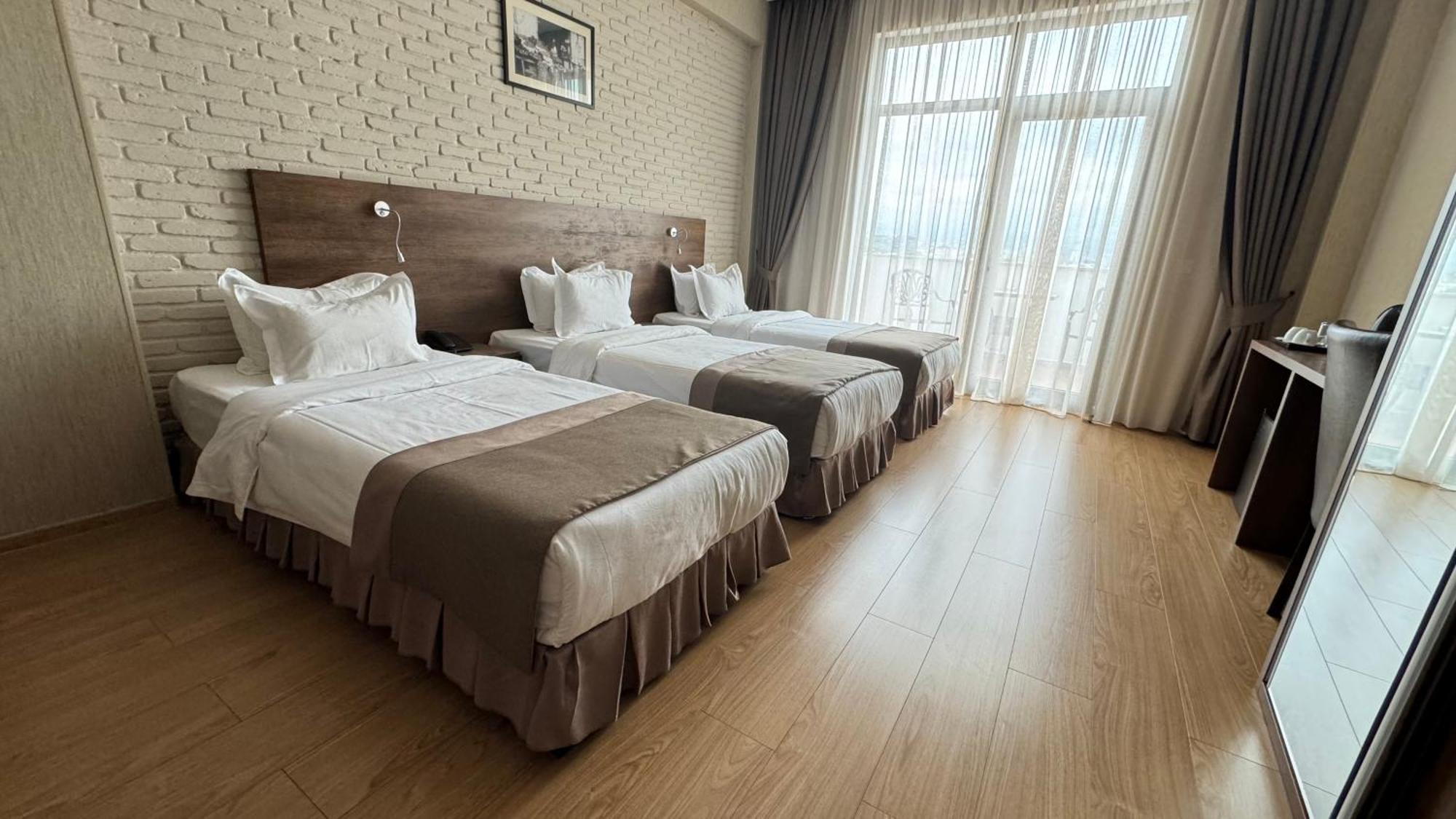 Hotel Metekhi Line Тбілісі Екстер'єр фото