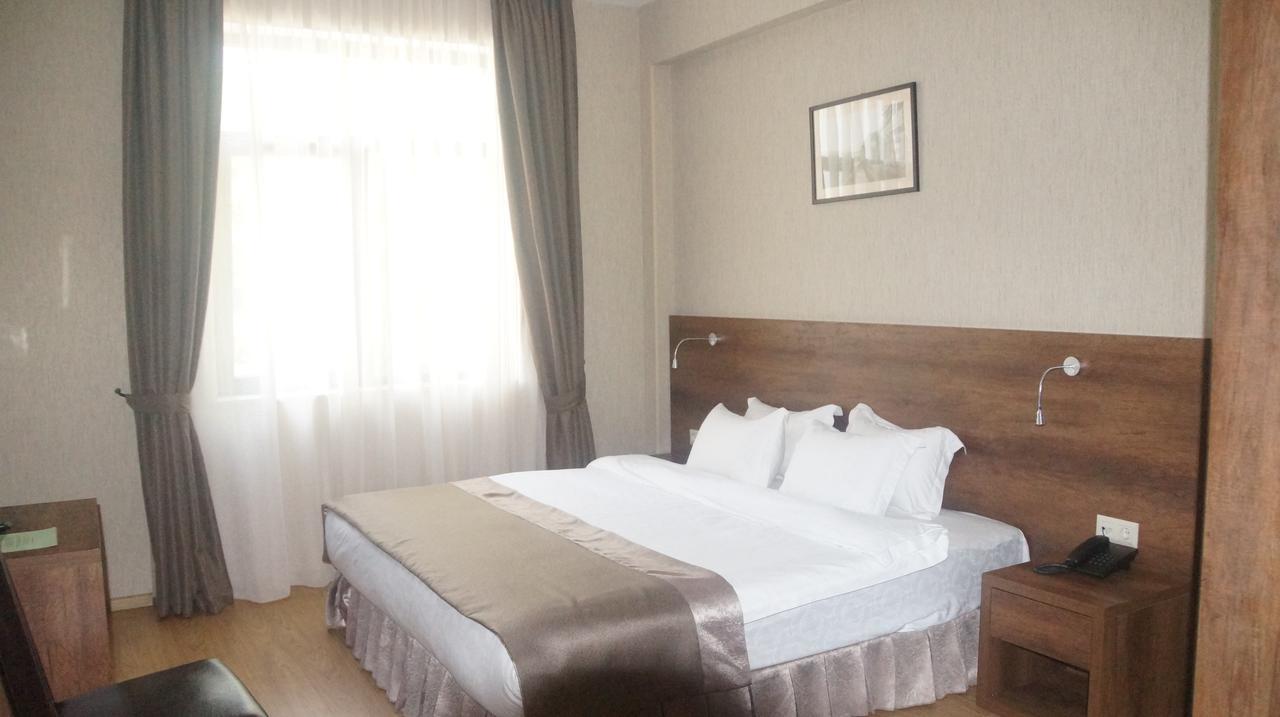 Hotel Metekhi Line Тбілісі Екстер'єр фото